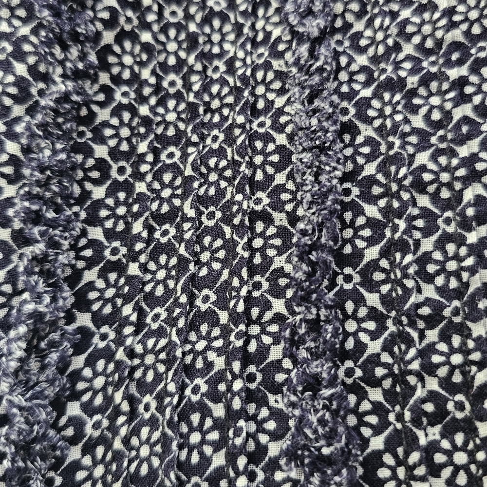 Women's Sleeveless Button-Up Top - Black and White - Picture 8 of 9